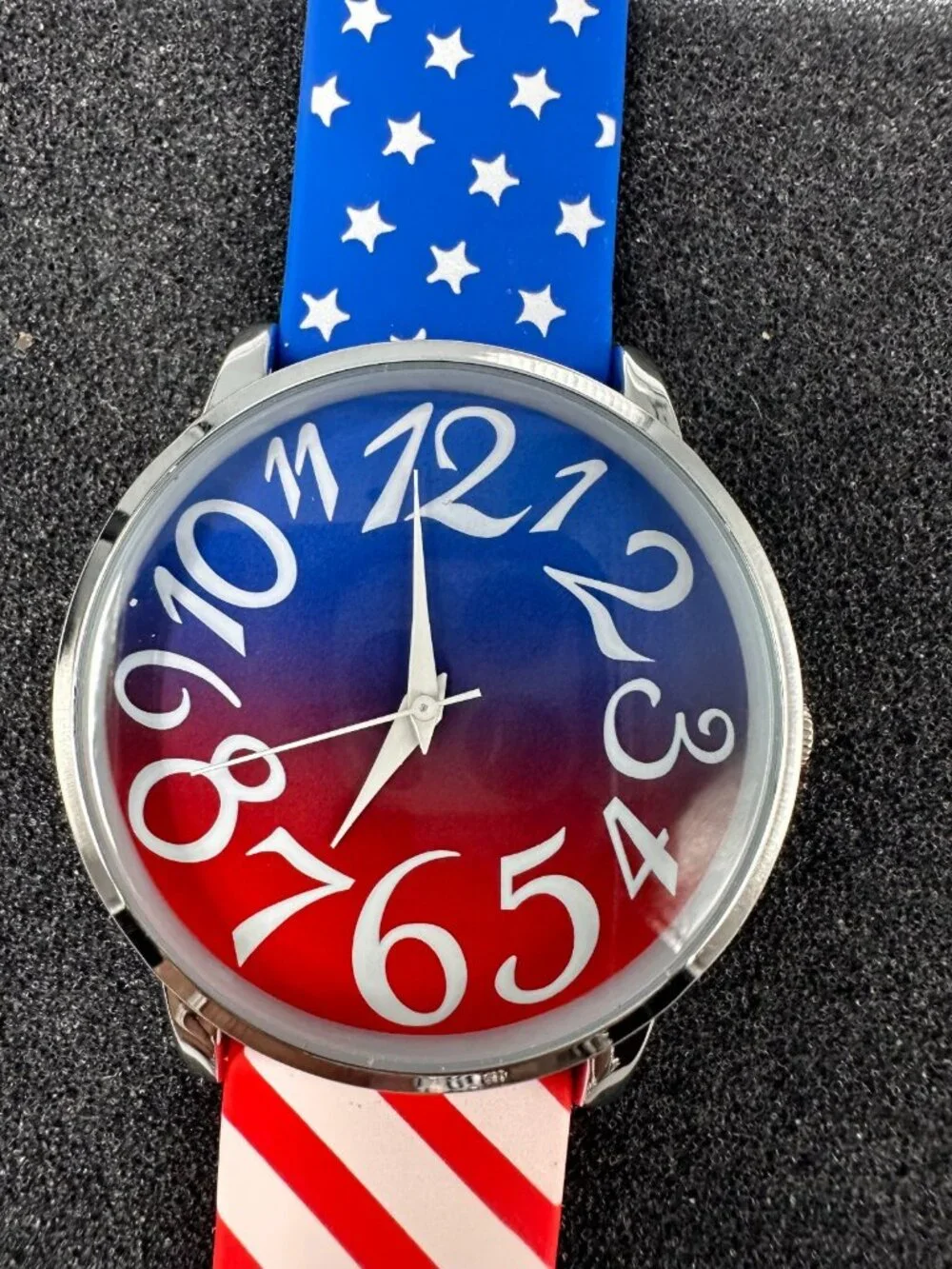 Patriotic Women Watch Silver Tone Red White Stars Stripes Band New Battery